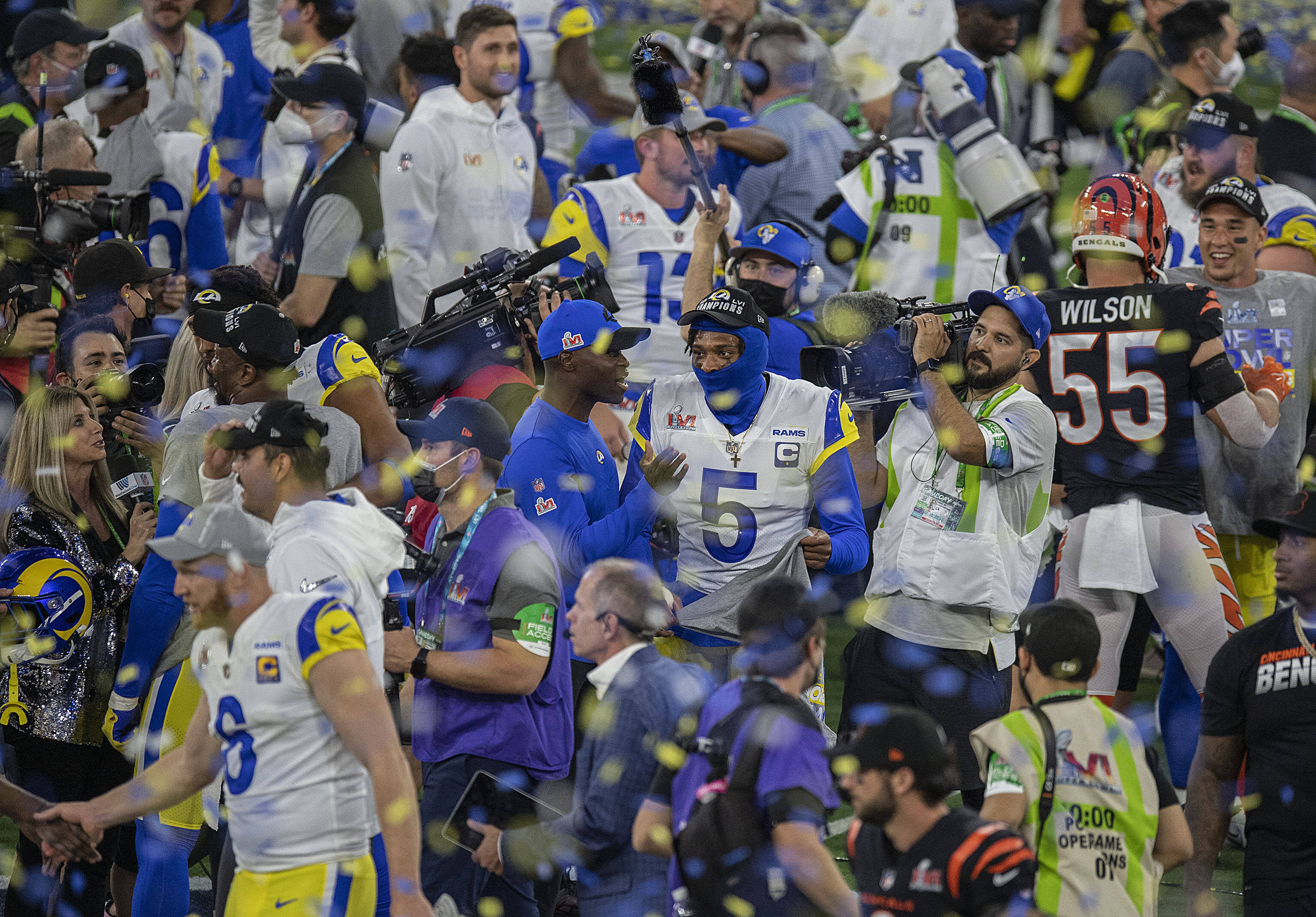 IMAGO / ZUMA Wire / Mark Hammond | Raheem Morris, defensive coordinator of the Los Angeles Rams is interviewed after winning the LVI Super Bowl. February 13, 2022.
