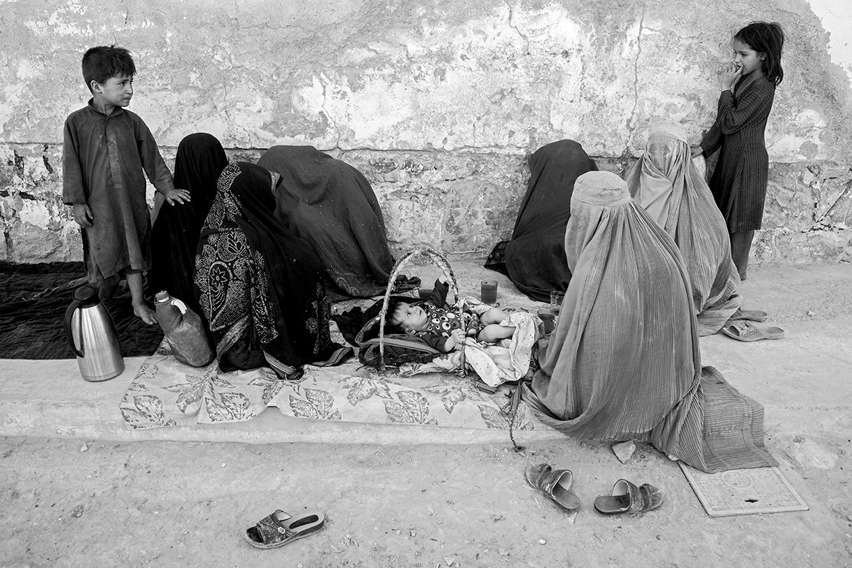 Documentary Photographer Adam Rountree Shares His Experience on the Last Flight from Kandahar After the Taliban Takeover
