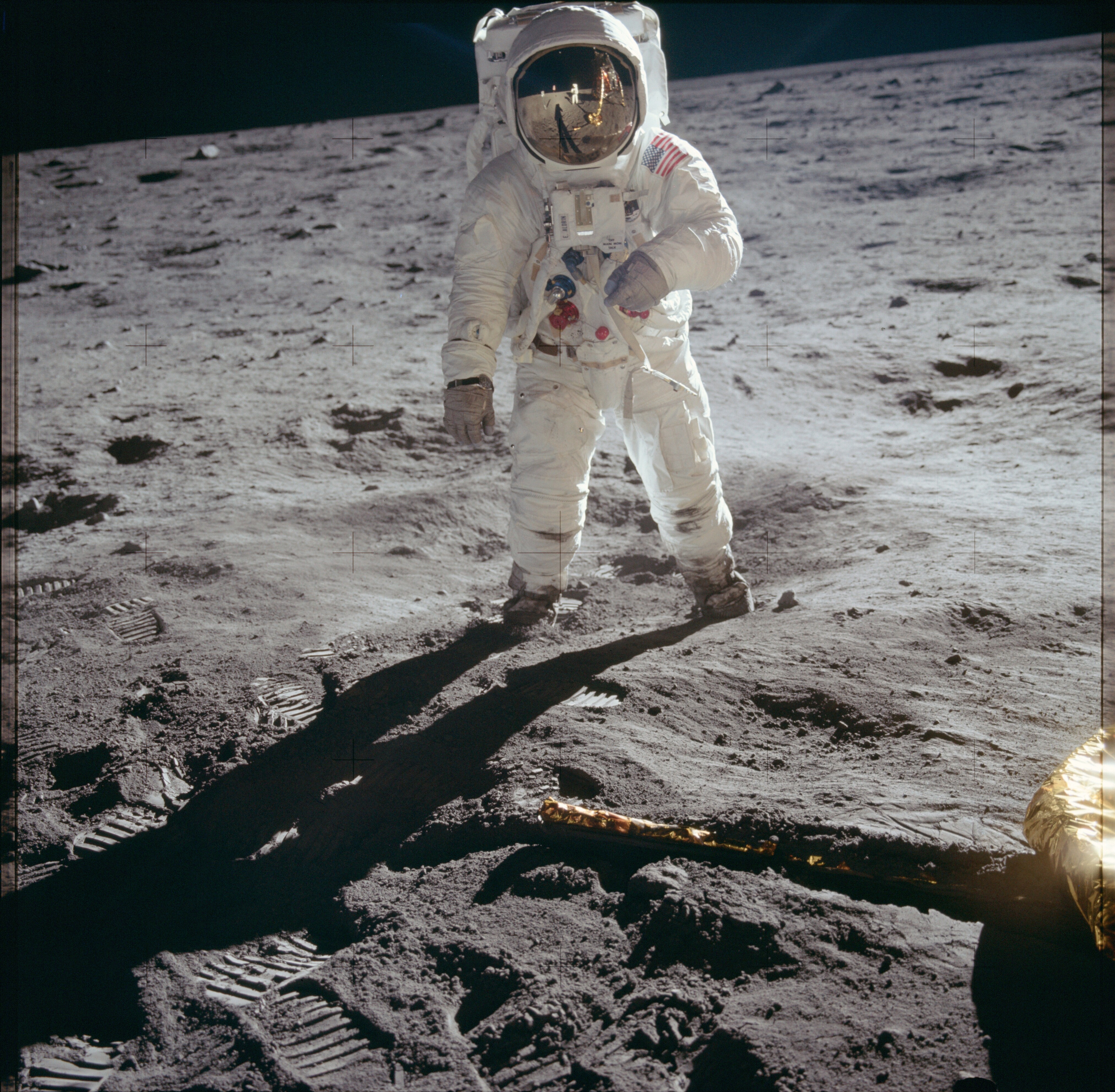 imago images/JMH / Galaxy Contac / The iconic photographs of Apollo