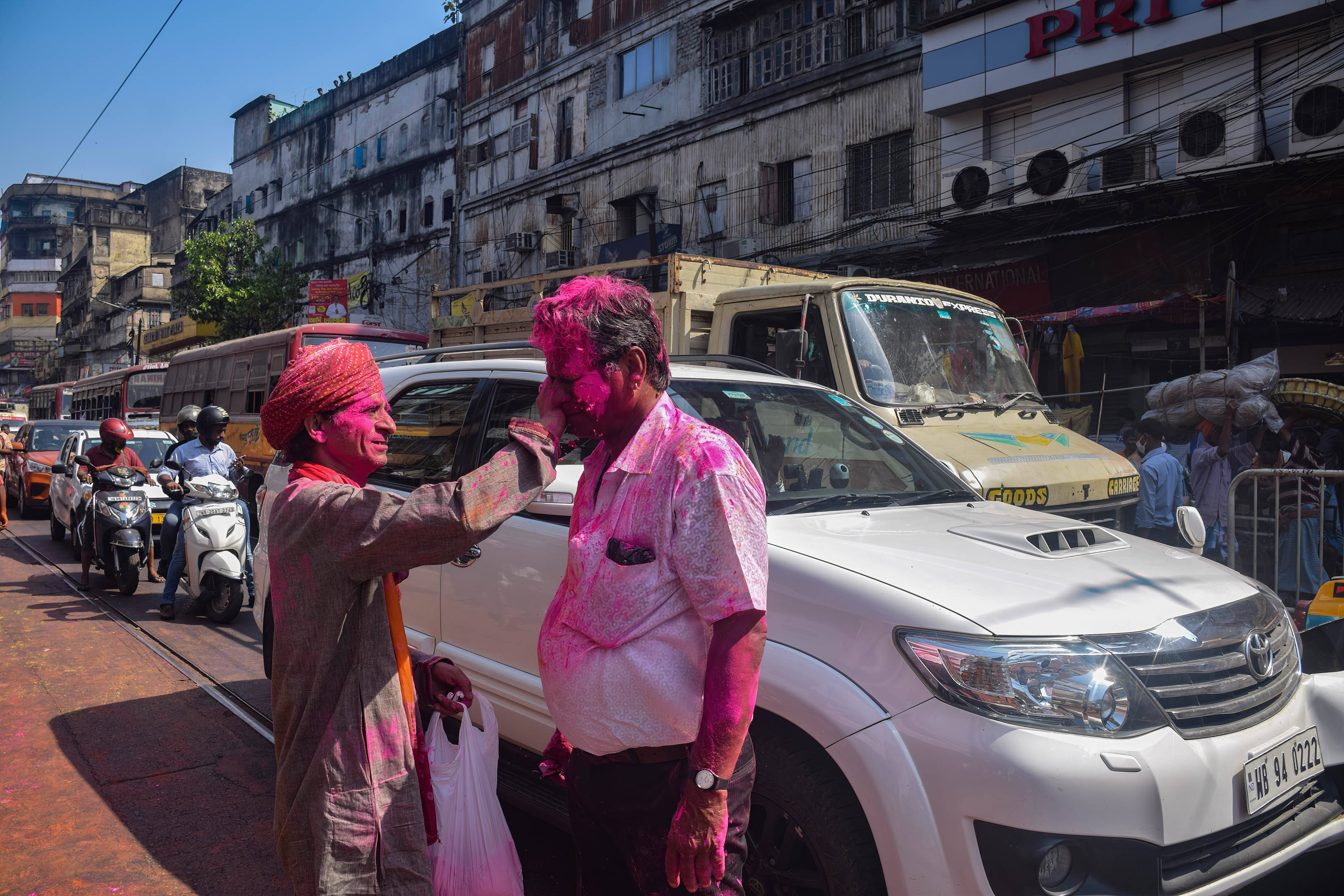 Holi festival, street in colour. IMAGO/ZUMA Wire