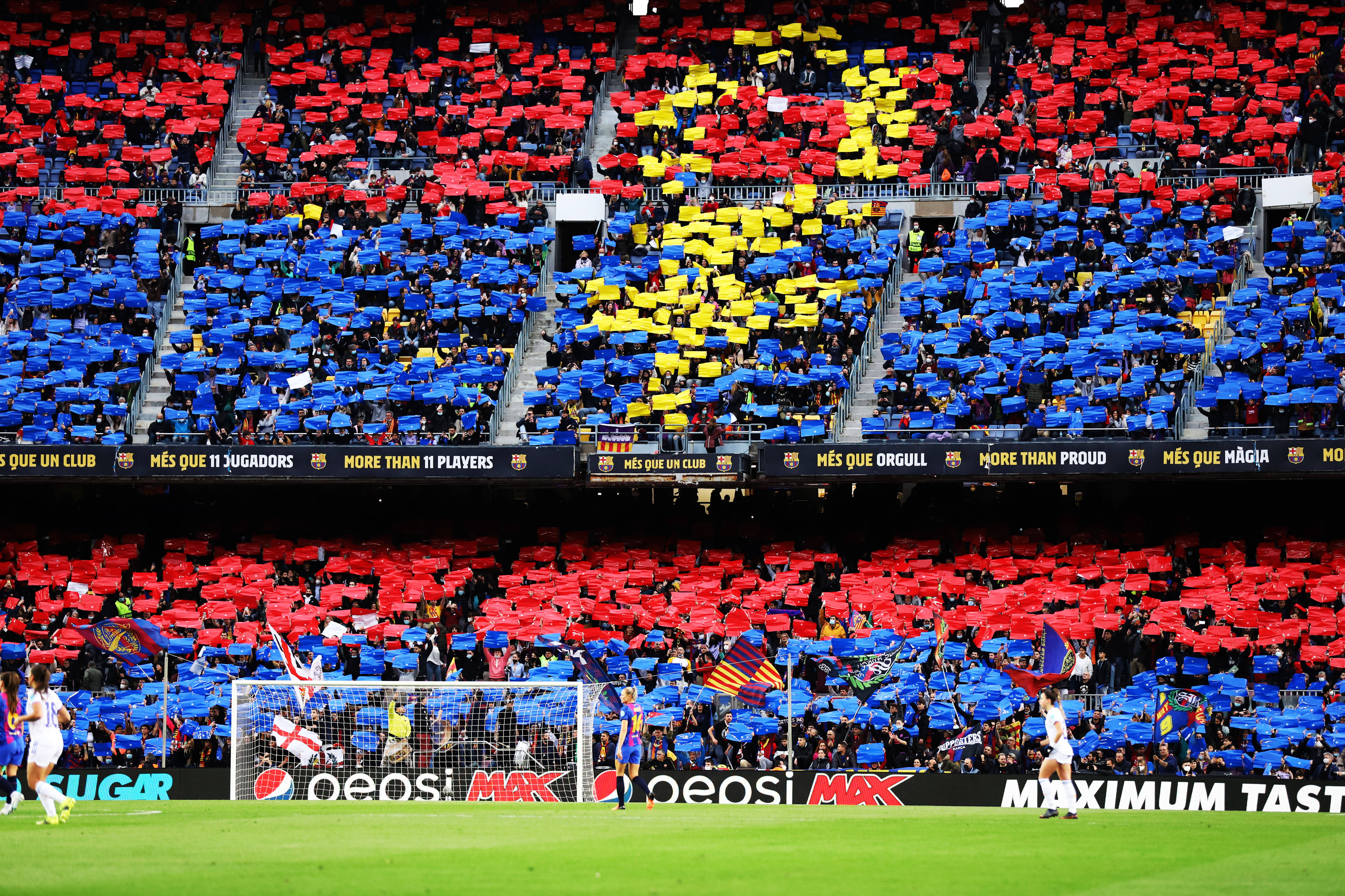 Choreo of the female symbol at Camp Nou.