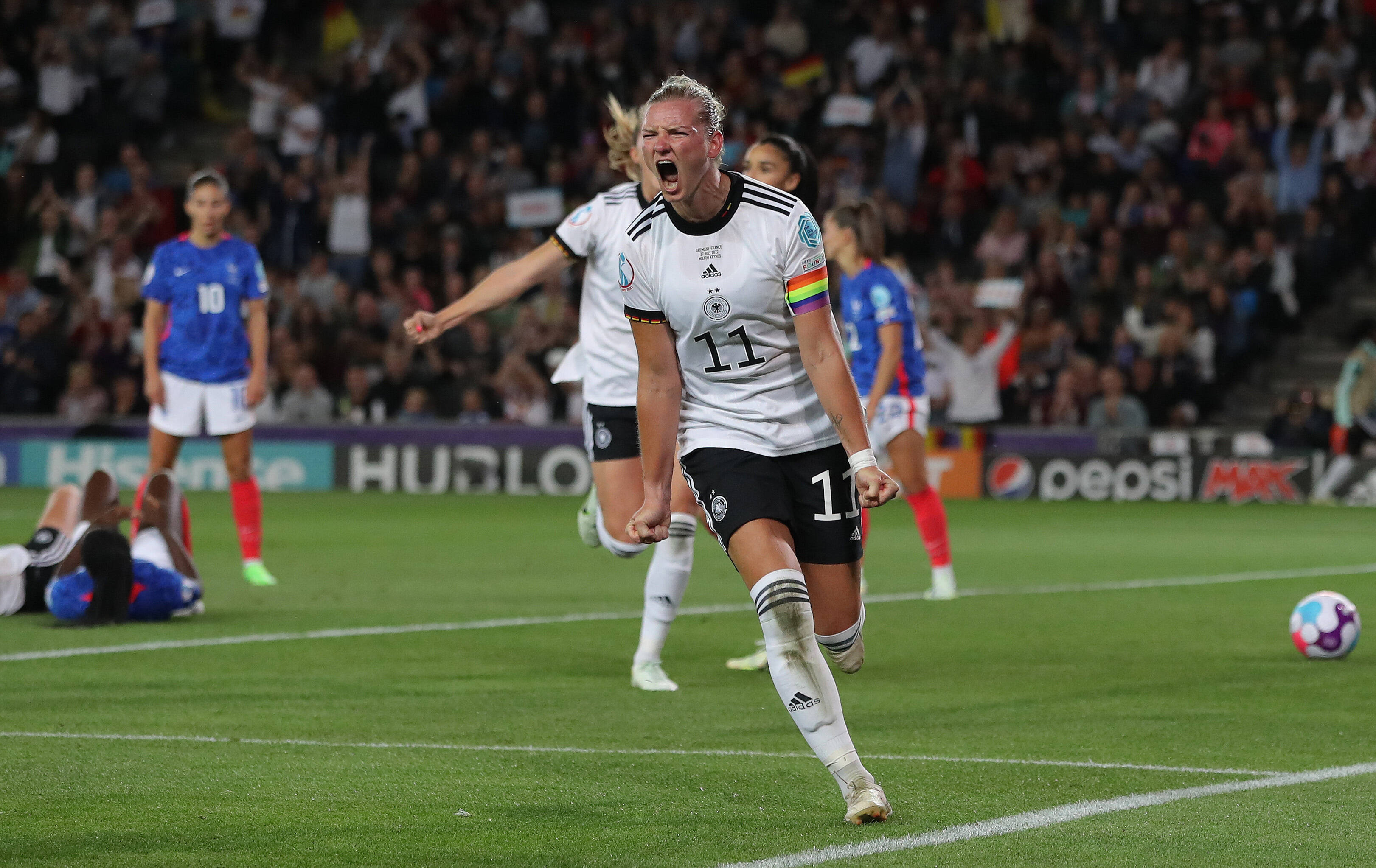 IMAGO / Sportimage / Paul Terry | UEFA Women's EURO 2022, Alexandra Popp of Germany celebrates after she scores to make it 2-1 against France.