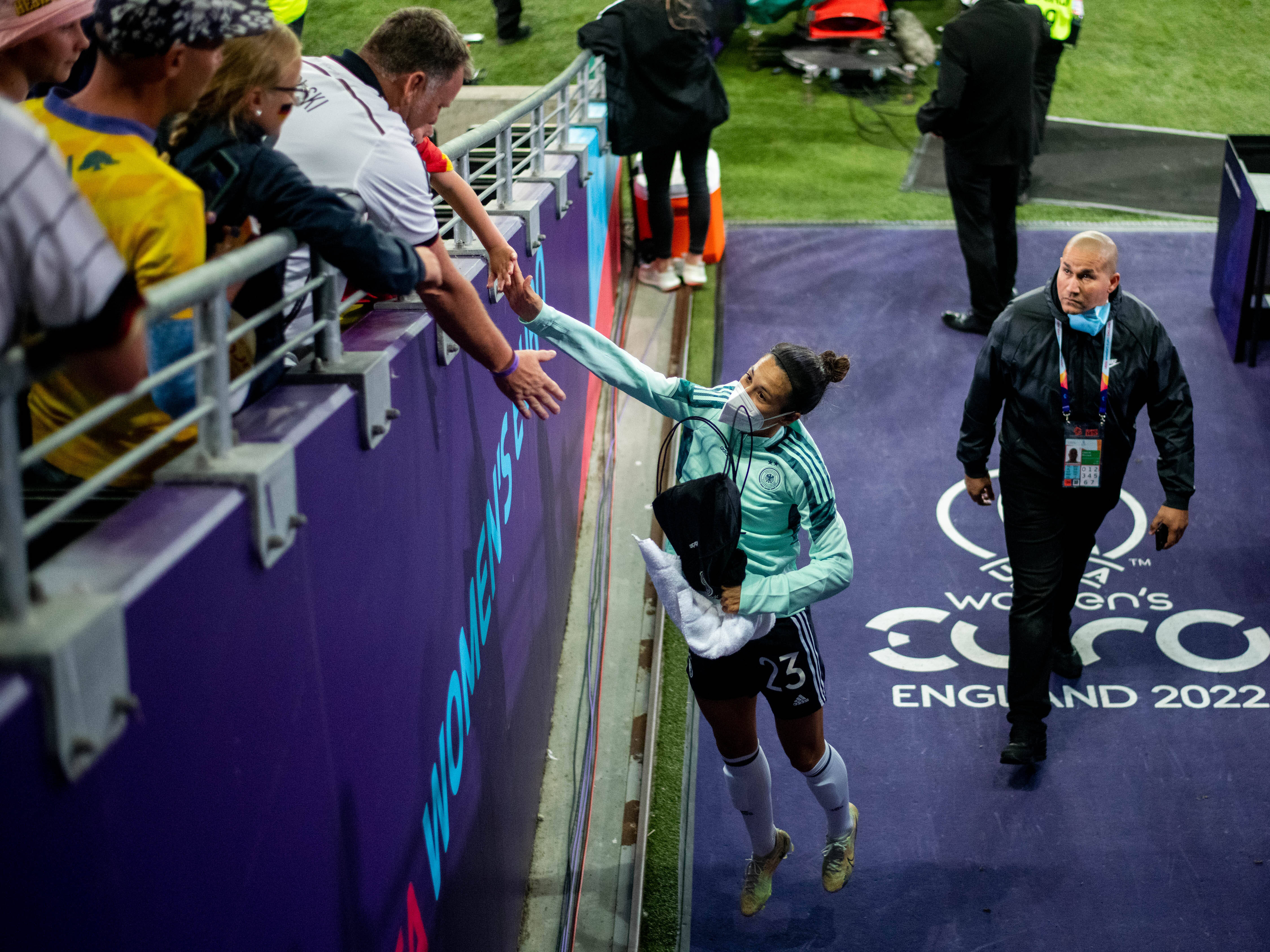 IMAGO / Eibner | UEFA Women's EURO 2022, Sara Doorsoun of Germany celebrates with fans.